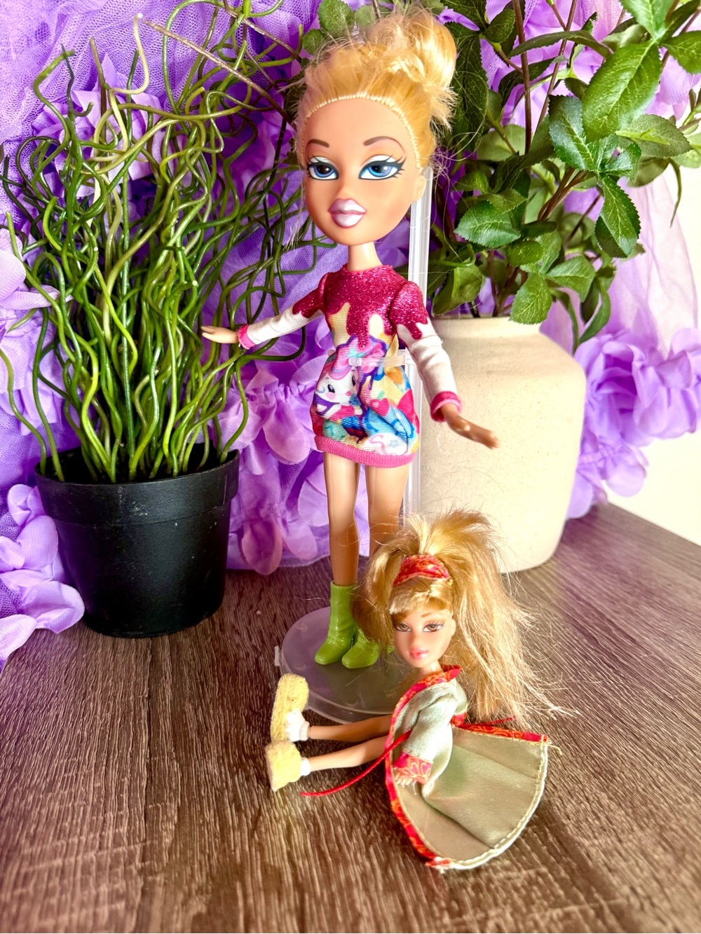 Bratz Sweet Style Chloe fashion doll & mini Bratz Percilla doll